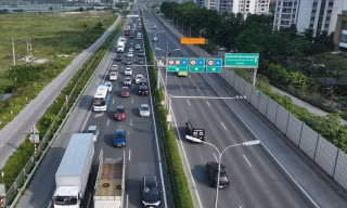 Cục CSGT: Nhiều xe xi-nhan, nháy đèn... xin vượt nhưng xe trước vẫn không nhường