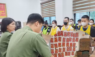 Triệt phá đường dây mua bán 5.000 tài khoản ngân hàng