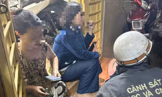 Hai người mắc kẹt trong vụ cháy nhà ở ngõ Gốc Đề, Hà Nội