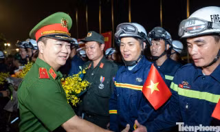 Hình ảnh Đoàn cứu nạn, cứu hộ Việt Nam trở về từ Venezuela