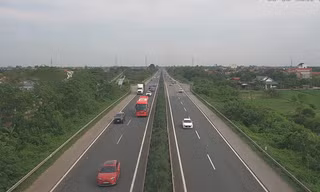 Cho xe đi vào làn đường ngược chiều cao tốc Cao Bồ - Pháp Vân về Hà Nội