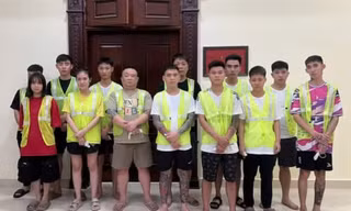 Hà Nội: Quản lý quán Lounge Gas Remix cùng 12 nhân viên bị tạm giữ vì bán 'bóng cười'