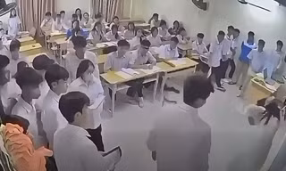 Hà Nội: Bắt giữ khẩn cấp nam sinh đánh cô giáo giữa lớp