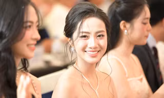 Hoa hậu Hà Trúc Linh: 'Tôi chưa được về thăm nhà'