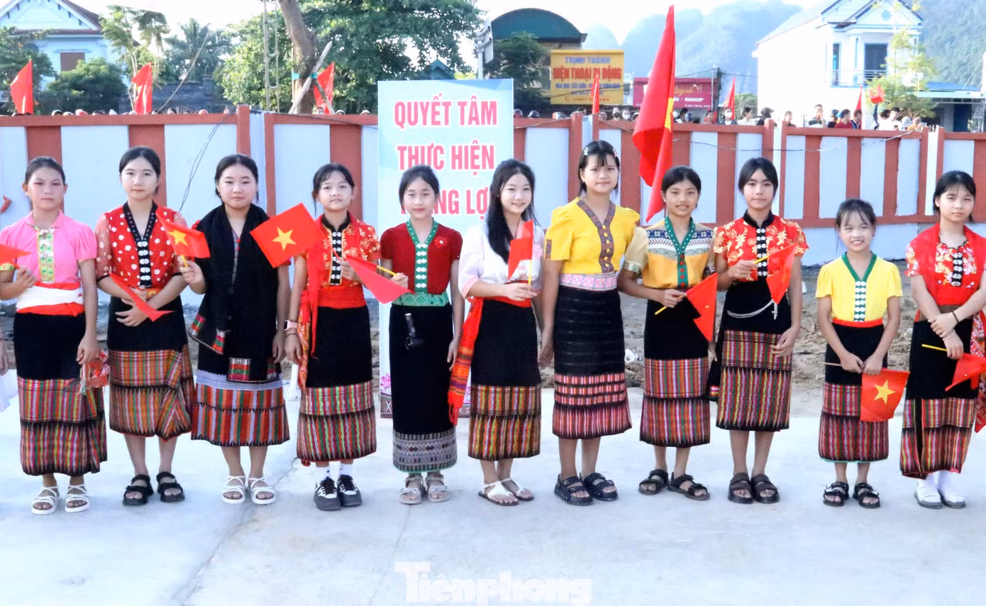 Rộn ràng khai giảng năm học mới: 26 triệu học sinh, sinh viên tới trường ảnh 29