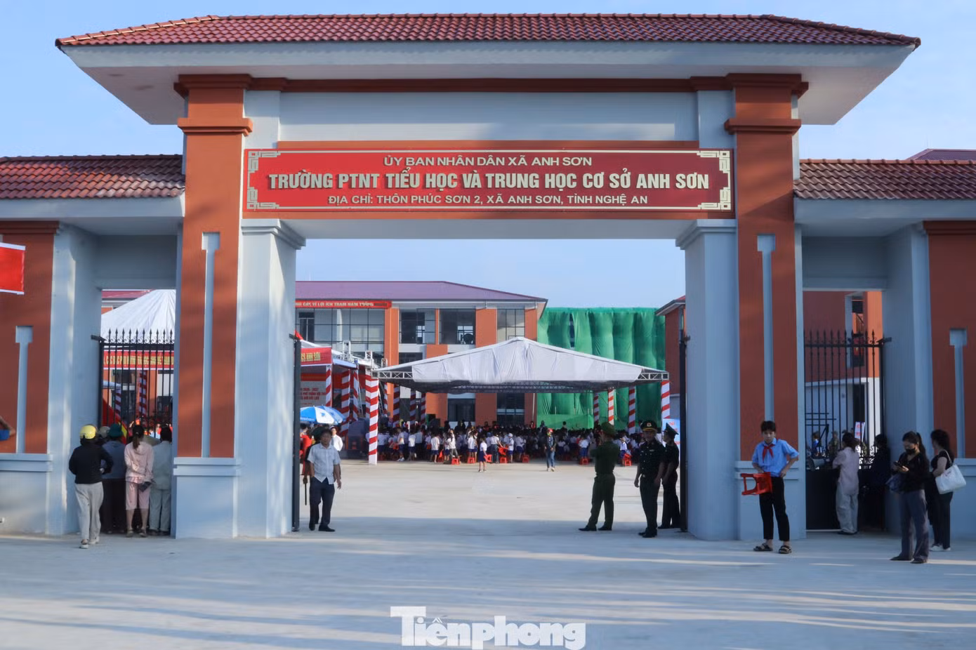 Sau nhiều tháng xây dựng, trường PTNT Tiểu học và Trung học cơ sở Anh Sơn đã hoàn thiện, khánh thành và đưa vào sử dụng năm học mới.