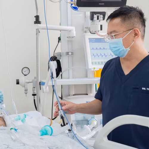4 người trong vụ cháy ở phường Chợ Lớn đang cấp cứu tại Bệnh viện Chợ Rẫy