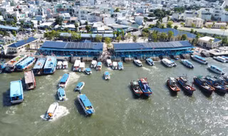 Giảm rác nhựa, giữ màu xanh vịnh biển Nha Trang