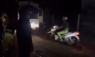 Mưa lớn, công an xuyên đêm truy bắt hai phạm nhân trốn Trại giam A2