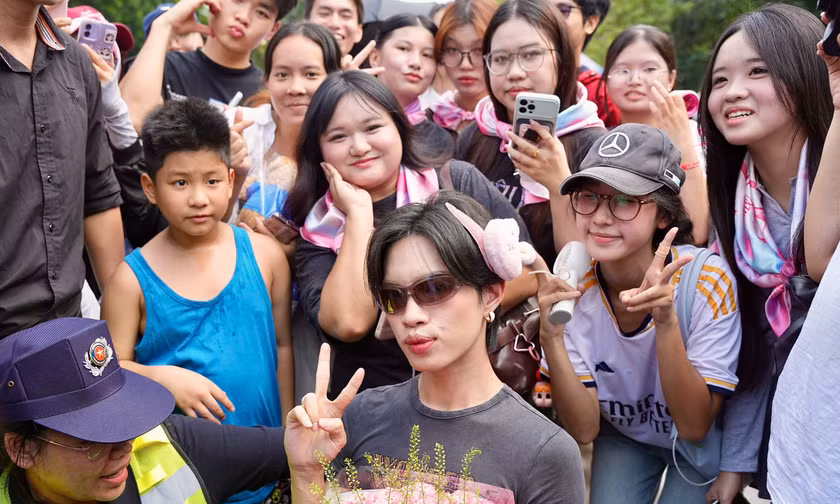 “Chạm Việt Nam 2” sẵn sàng: Pháp Kiều có thêm "thiết bị xinh yêu" sau soundcheck