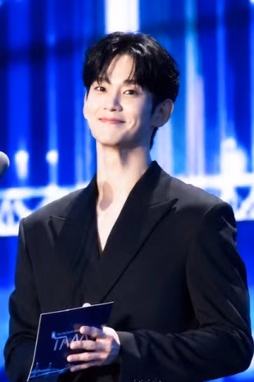 Kim Soo Hyun được đám đông ủng hộ tại TMA 2026, cơ hội tái xuất màn ảnh rất gần?