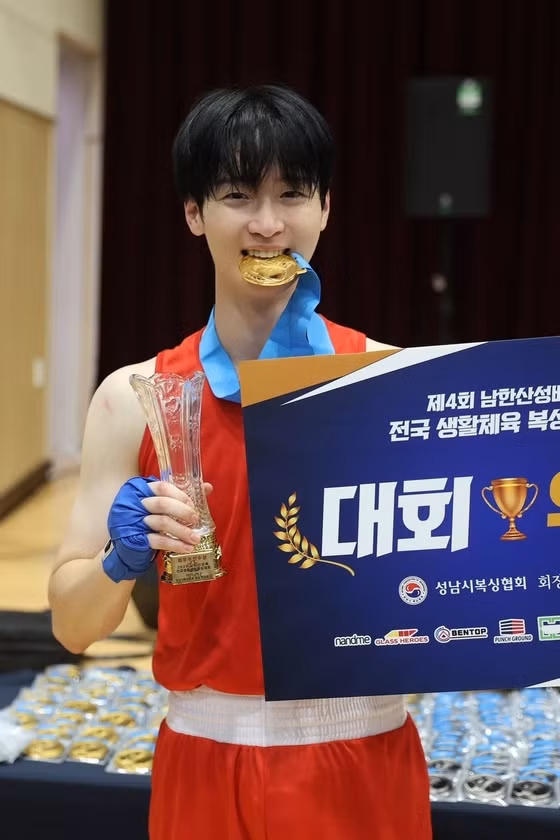 Nam diễn viên Jang Dong Yoon có "cơ địa khó thất nghiệp", thắng ở "mọi cuộc đời"