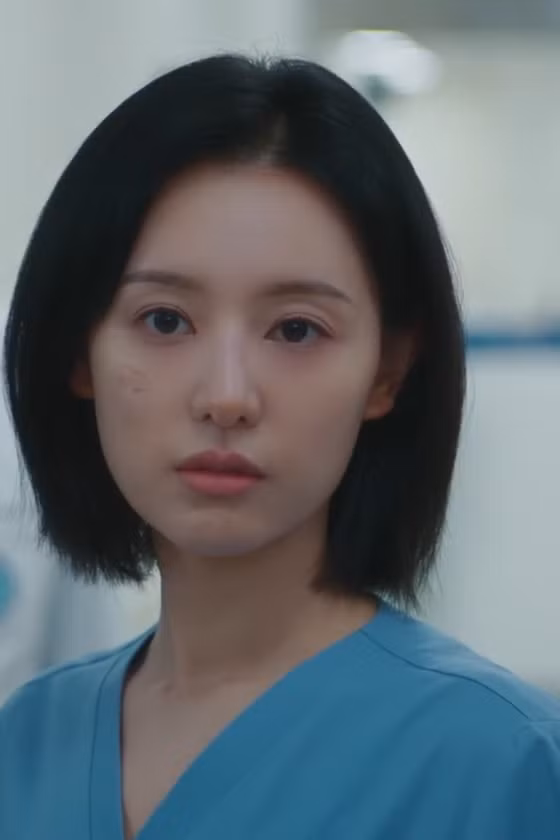 Doctor X tập 7 - 8: Gye Su Jeong khó nghĩ, biến số nào từ mảnh đạn ở đầu bệnh nhân?