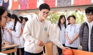 Teen Ams biến giấy vụn thành những “món đồ xanh” thân thiện với môi trường