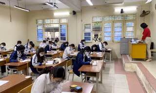 Điểm khảo sát lớp 12 ở Hà Nội: Toán vẫn là thách thức lớn, Địa lí có điểm thấp nhất