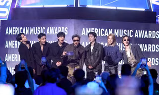 AMAs 2026: BTS xác lập cú đúp lịch sử, biến lễ trao giải trở thành "sân nhà"