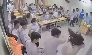 Nam sinh lớp 12 ở Hà Nội hành hung cô giáo có thể bị xử lý thế nào theo pháp luật?