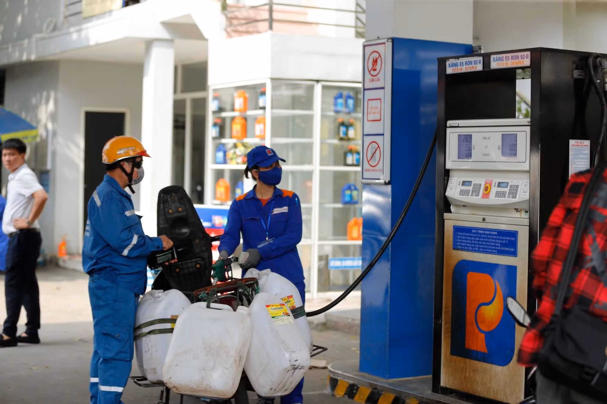 Khoảng 65% lợi nhuận hợp nhất của Petrolimex không đến từ bán lẻ xăng dầu truyền thống.