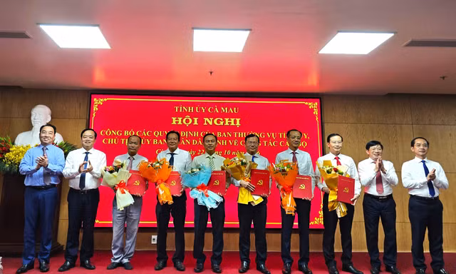 Công bố quyết định của Ban Bí thư Trung ương Đảng và Ban Thường vụ Tỉnh uỷ về công tác cán bộ tại Cà Mau
