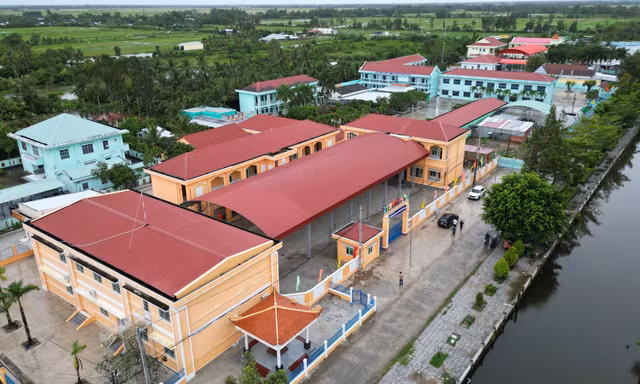 Trường học mới khang trang từ trụ sở xã dôi dư