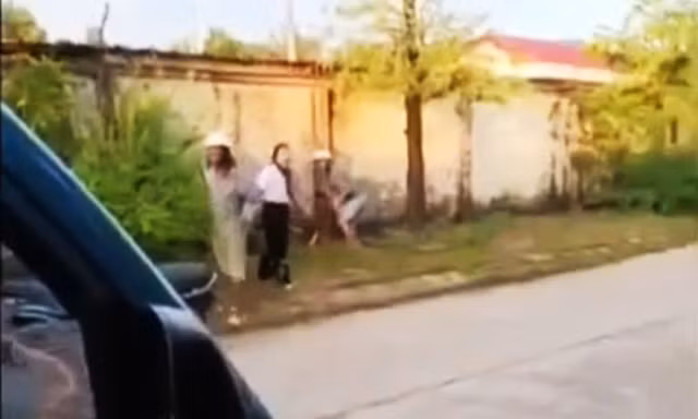 Ba mẹ con giáo viên bị chém trên đường về, bé 6 tuổi tử vong