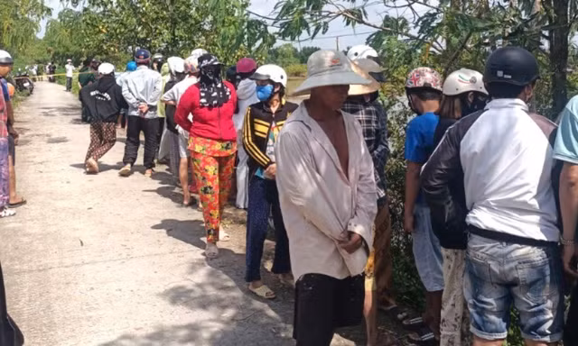 Phát hiện thi thể thiếu nữ dưới vuông tôm