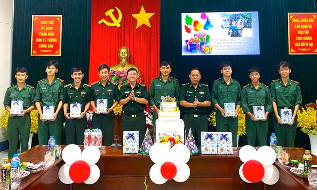 Nghĩa tình đồng đội nơi đảo tiền tiêu
