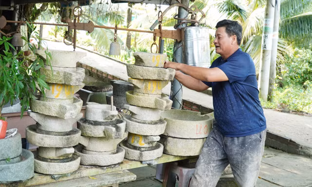 Độc lạ miền Tây: Lão nông sưu tầm hàng trăm chiếc cối xay