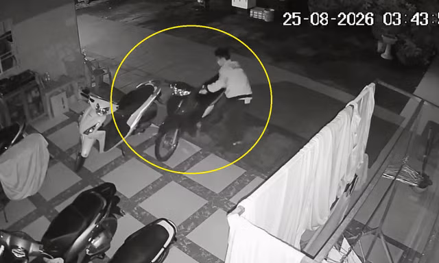 Clip: Kẻ gian giả vờ thuê phòng để trộm xe máy tại nhà nghỉ