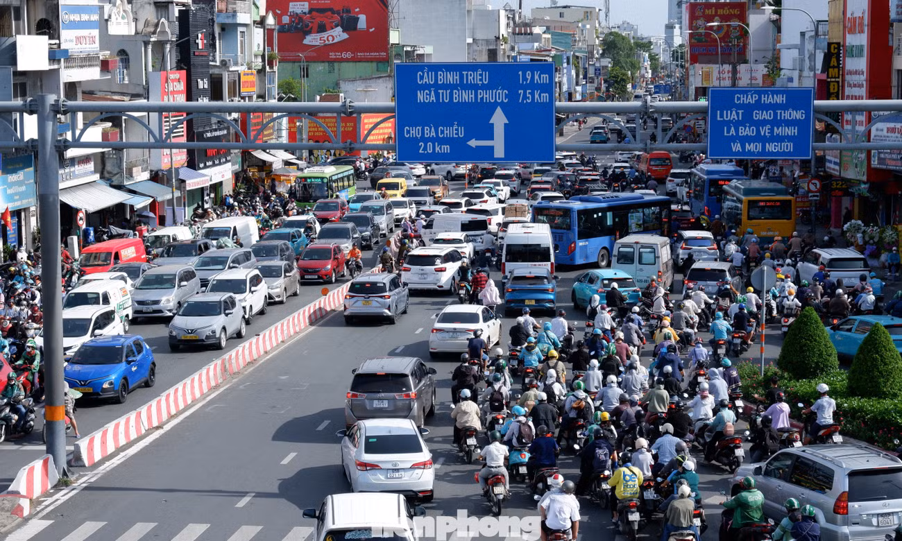 TPHCM ngày đầu sau kỳ nghỉ lễ: Giao thông hướng nội đô tăng chóng mặt