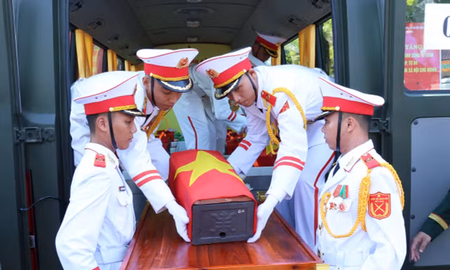 [VIDEO] Xúc động lễ tiễn đưa 731 hài cốt liệt sĩ về Nghĩa trang TPHCM