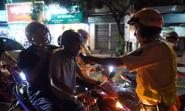 TPHCM: Xử lý nhiều trường hợp vi phạm nồng độ cồn trong đêm đầu của kỳ nghỉ lễ