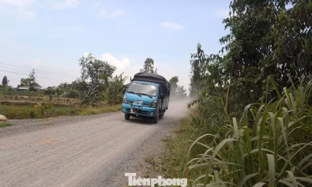 Đường đá 20km ở Tây Ninh: Nắng bụi mù, mưa lầy lội