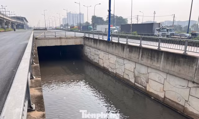 Hầm chui 70 tỷ đồng cứ mưa là ngập sâu