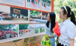Giới trẻ nô nức check-in, tham quan triển lãm 'Lăng Bác - Trái tim Tổ quốc'