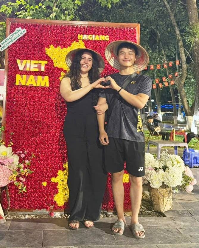 Cô gái Italy yêu chàng trai Hà Giang sau 1 tuần quen Cô gái Italy yêu chàng trai Hà Giang sau 1 tuần quen