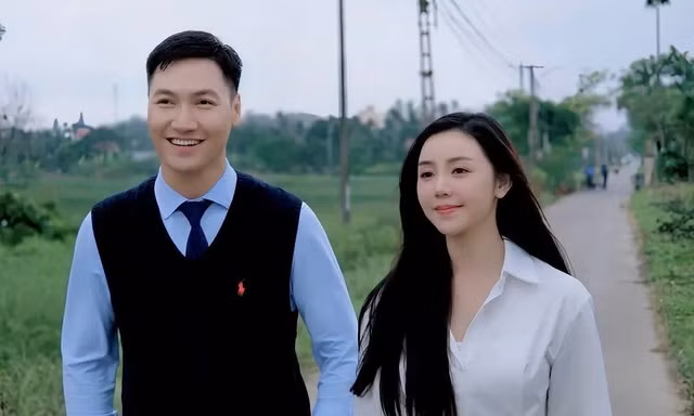 Không phải Huỳnh Anh, "bến đỗ hạnh phúc" của Quỳnh Kool lại là Mạnh Trường?