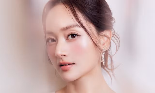 Đôi giày thể thao đầy “thị phi” của Lan Phương, lần nào lên phim cũng gây ồn ào
