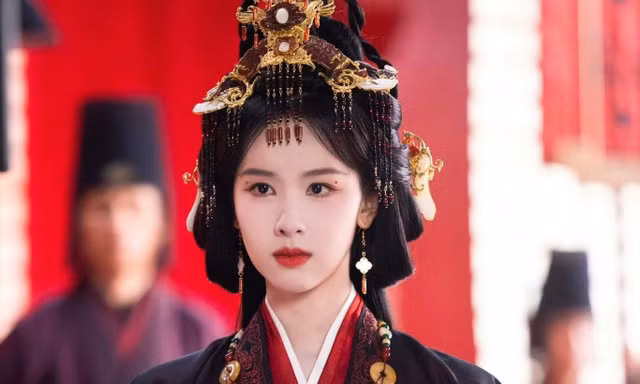Kiều Sở càng chiếu càng rớt hạng, nhan sắc Trần Đô Linh cũng không thể cứu vãn