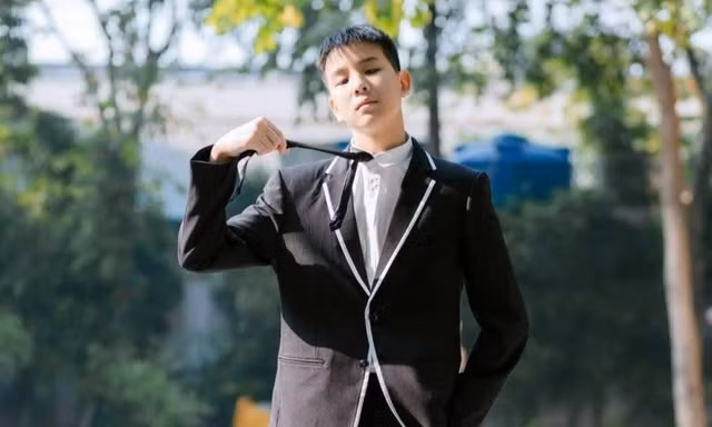 Con trai Hoa hậu Thùy Lâm gây chú ý khi quay video "đu trend" TikTok cùng mẹ