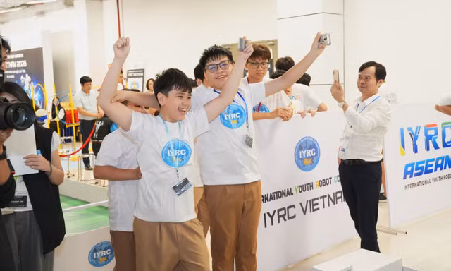 Giải Vô địch IYRC Việt Nam: Ấn tượng từ dự án thiết kế sáng tạo đến Robot đá bóng