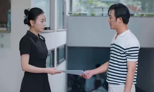 Một bức ảnh hậu trường vô tình tiết lộ kết phim "Gió Ngang Khoảng Trời Xanh"?