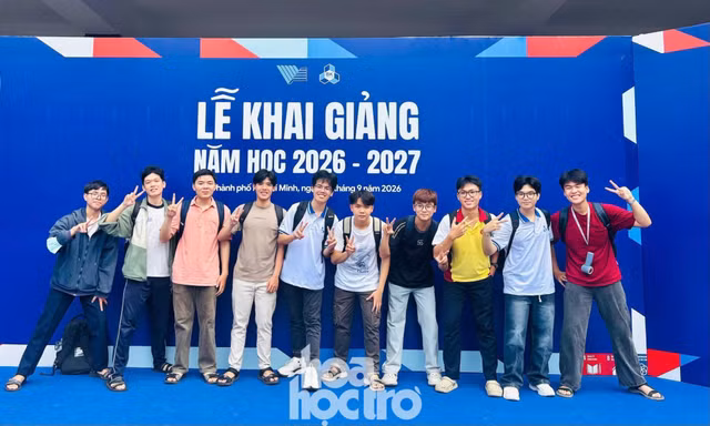 TP.HCM: Vinh danh thủ khoa, trao học bổng cho tân sinh viên trong lễ khai giảng