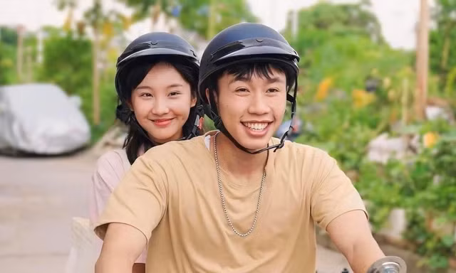 Không chỉ cùng nhau trở lại, cặp đôi Đi Giữa Trời Rực Rỡ còn chọn vai diễn tương đồng