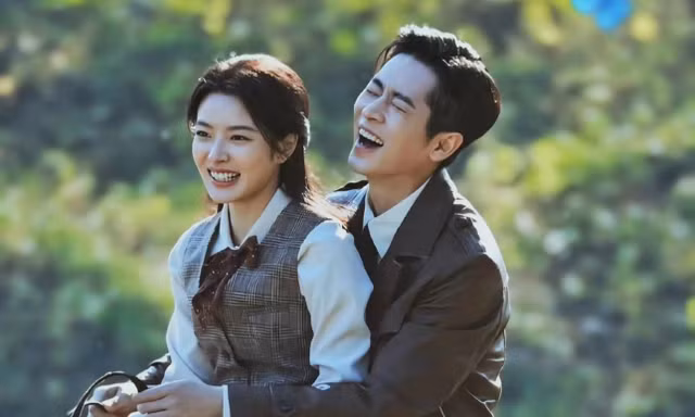 Ngọc Điệm Thu chưa chiếu đã bị cư dân mạng “sấy khô” vì loạt poster có vấn đề