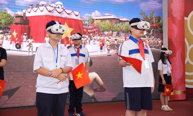 Gen Z “xuyên không” về Quảng trường Ba Đình trong thời khắc thiêng liêng