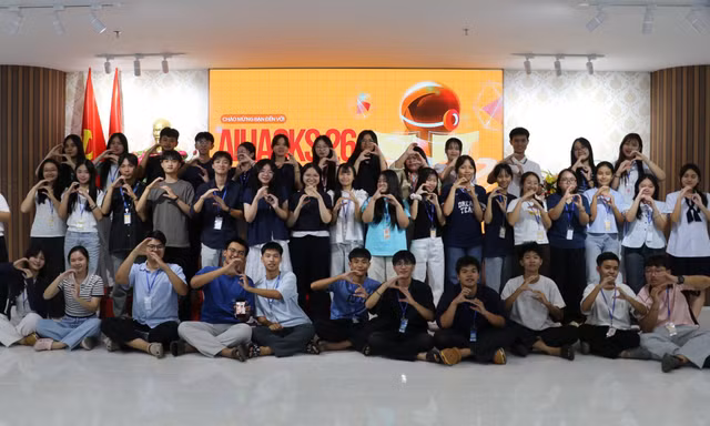 Cựu học sinh THPT chuyên Lương Văn Chánh giúp teen Đắk Lắk chinh phục AI