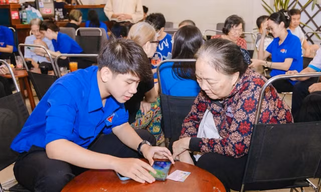 Thu hẹp "khoảng cách số" giữa các thế hệ