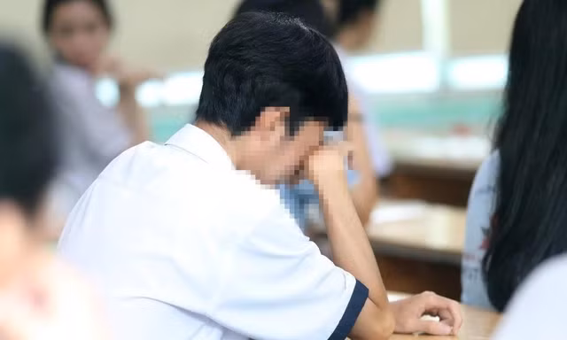 Trong các kỳ thi tốt nghiệp, có trường hợp nào phải thi lại sau khi biết điểm chưa?