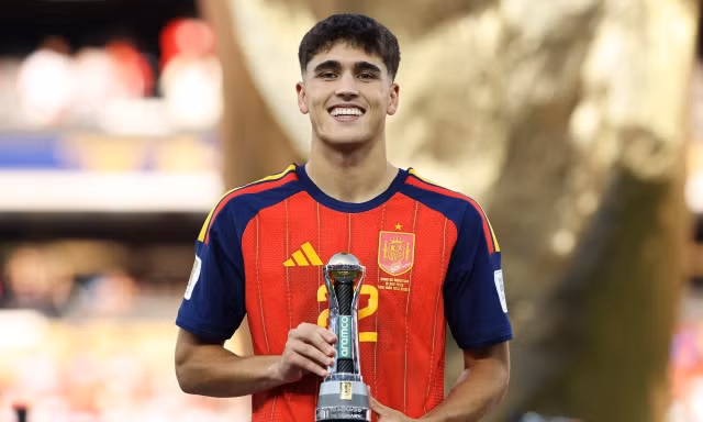Pau Cubarsí - chàng trung vệ điển trai 19 tuổi gây bất ngờ tại World Cup 2026